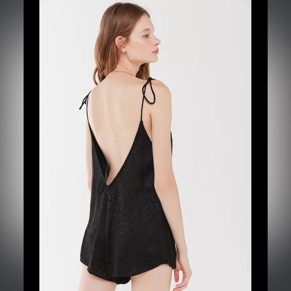 Motel Lavo Leopard Print Tie-Shoulder Romper - Picture 3 of 7